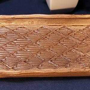 Studio Pottery Rechteckiges Tablett - Rauten Muster - Vallet Dresser Tablett - signiert Suyan