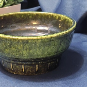 VTG - Haeger Pottery - MCM - Green Round Planter #33 - Green Drip Glaze - USA - 1960s