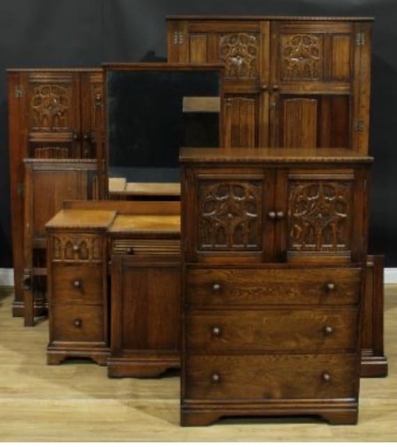 Old charm chest of drawers outlet