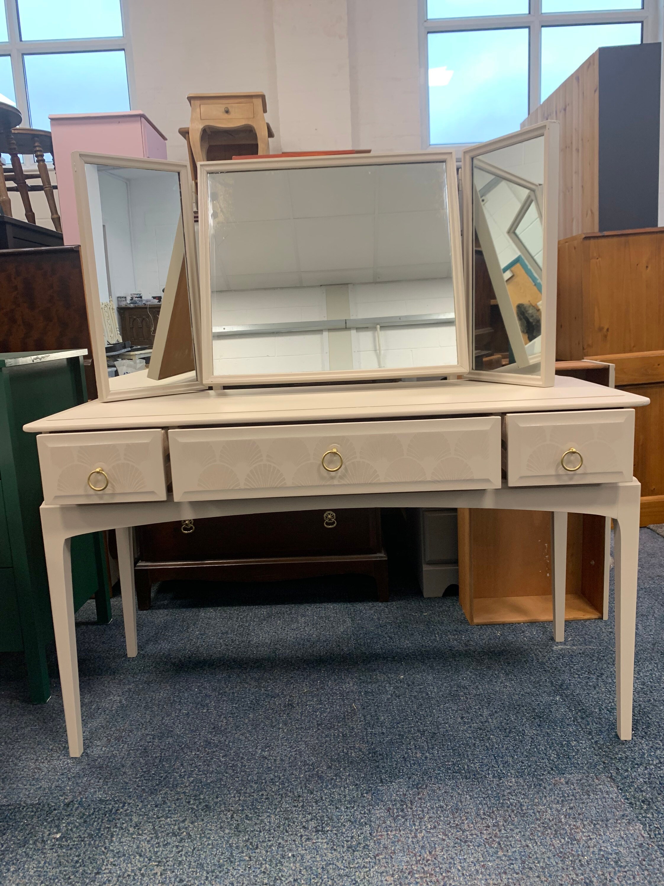 Stag minstrel dressing table deals