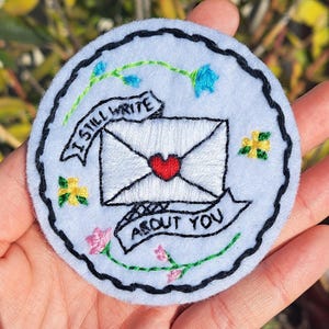 LOVECORE KOLLEKTION: Liebesbrief mit Herzband Banner Love Sailor Tattoo "Ich schreibe immer noch über dich" Blumen Hand gestickt Aufnäher zum Aufbügeln