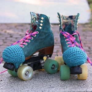 Rollschuh Wächter, Toe Caps, Rollschuh Accessoires, Toe Guards für Rollschuhe, Häkelmützen, passende Moxy Skates Farben