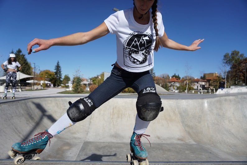 Crop Tee Activewear Gift For Roller Skater Black And White Top Roller Skate Crop Top Skate T-Shirt Roller Skating Tee Graphic Tee