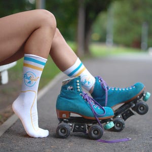 Rollschuh-Socken, Rosa Skater-Socken, gestreifte Socken, bestickte Socken, kurze Skate-Socken, Geschenk für Skater, Mädchen-Skate-Geschenk, Damensocken