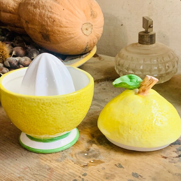 Lemon squeezer vintage Lemon shaped beautiful lemon-shaped vintage juicer