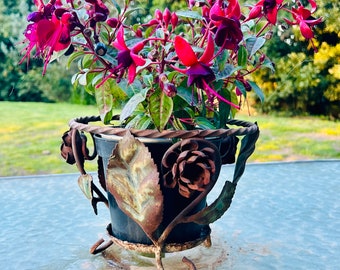 Portavaso per pianta arredo giardino bellissimo antico in ferro battuto arrugginito con fiori rose foglie Made in Italy vintage vase holder