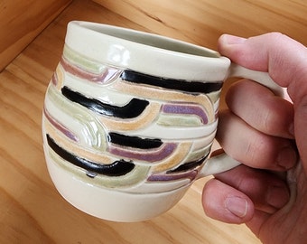 Deco Mug - Taza de rueda con patrón de esmalte multicolor sobre arcilla blanca