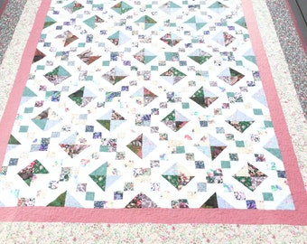 Vintage handmade single/twin sized cotton quilt