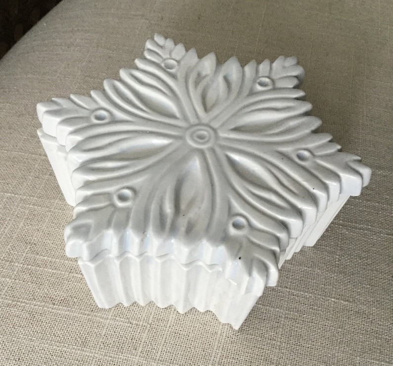 White Snowflake Ceramic Trinket Storage Box