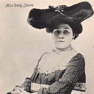 Vintage Postkaart Miss Daisy James