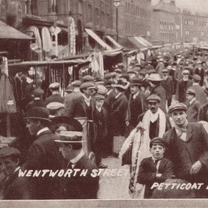 Vintage Post Card Wentworth St, Petticoat Lane