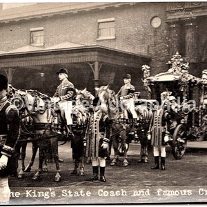 Vintage Post Card H.M The Kings State Coach en beroemde crèmes