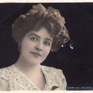 Vintage Postkaart Germaine Gallois
