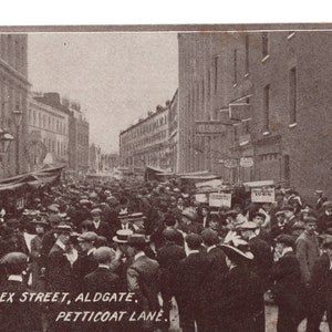 Vintage Post Card Middlesex Street, Aldgate Petticoat Lane