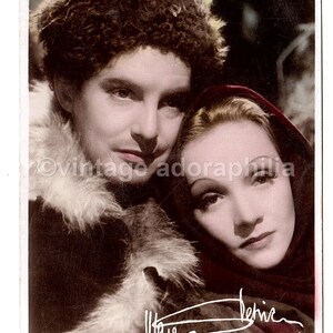 Vintage Post Card Marlene Dietrich en Robert Donat