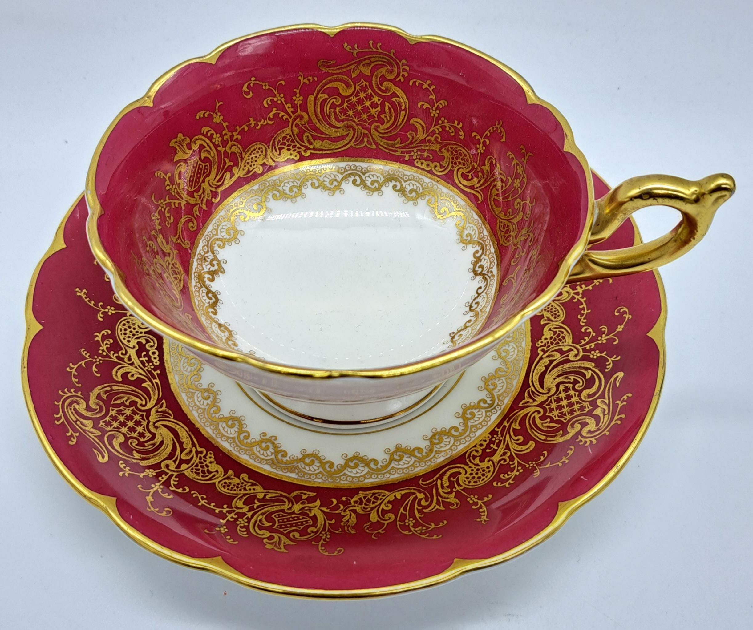 コールポート ビクトリア朝のレジーナ ティーカップとソーサー、英国製
