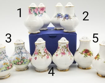 Individuell bepreist - Royal Albert Lydia, Mondscheinrose, Bauerngarten, Old Country Rose, Silver Birch Salz- und Pfefferstreuer