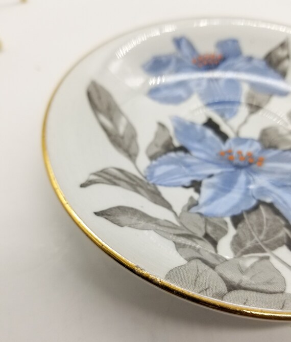 Windsor Teacup and Saucer With Blue Trillium With Grey Leaves