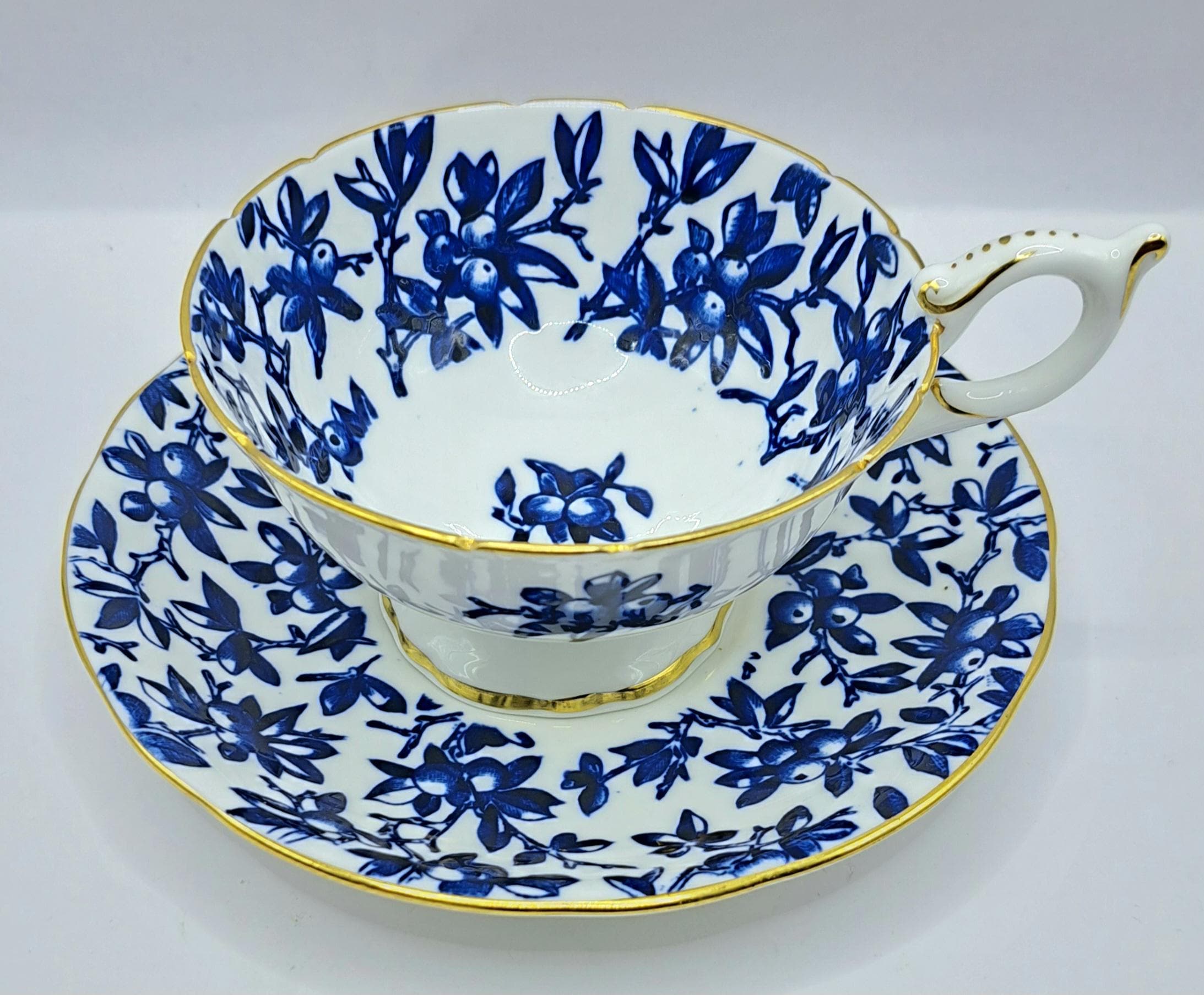 Coalport ボーンチャイナ バセットハウンド Coalport Cobalt Blue Teacup and Saucer: Fine Bone China, Gold Trim