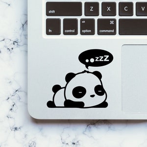 Slapende Panda sticker, laptop sticker, auto sticker, raam, vinyl, macbook, notebook, sticker - verkrijgbaar in 3 maten en 30 verschillende kleuren