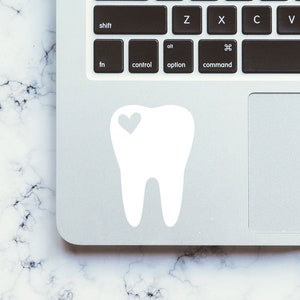 Tandsticker, laptopsticker, autosticker, raam, tuimelaar, vinyl, macbook, notebook, sticker - verkrijgbaar in 4 maten en 30 verschillende kleuren