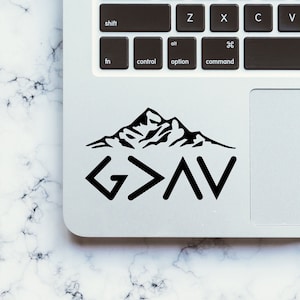 God is groter dan hoogte- en dieptepunten met bergensticker, laptopsticker, macbook, sticker - verkrijgbaar in 4 maten en 30 verschillende kleuren
