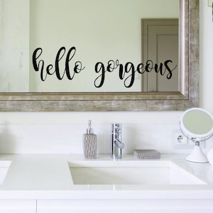 Bonjour magnifique décalcomanie, décalcomanie miroir, décalcomanie de salle de bains, décor de salle de bains, décalcomanie murale, citations inspirantes - 30 couleurs différentes disponibles