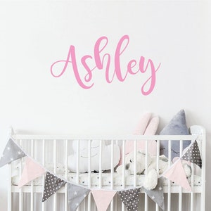 Calcomanía de pared con nombre personalizado - Guardería - calcomanías de pared - pegatinas - 30 colores diferentes y 10 tamaños disponibles