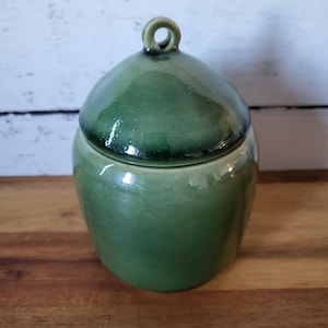 Green lidded pot