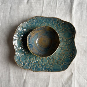 Zestaw dwuczęściowy z kamionki Termeh Shiny Glazed Blue Green Floral Textured, talerz na makaron, talerz na sałatkę, talerz deserowy