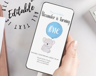 Puede incluir: Una invitación digital azul y blanca para un primer cumpleaños. La invitación presenta un koala sosteniendo un globo azul con la palabra "uno" en él. El texto dice "Por favor, únase a nosotros para celebrar que Alexander cumple un año. Sábado | 22 de febrero de 2020 | 12 pm 4 Ainslie Park Ave | Croydon Comida y bebidas proporcionadas RSVP al 0402769535"