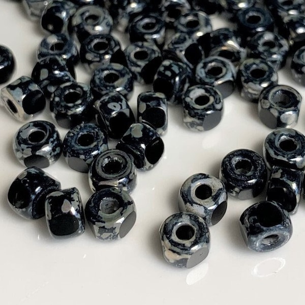 25 pcs Matubo 2/0, 3 Cut Jet Rembrandt, 6mm, 1 hole, Large hole, Seed Beads