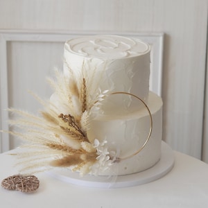 Decorazione per torta con fiori secchi Decorazione per torta con fiori secchi - Decorazione per torta, Decorazione per torta con fiori secchi, Decorazione per torta con fiori secchi di erba della Pampa