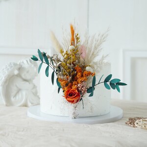 バーントオレンジケーキトッパー、ドライナチュラルフラワーウェディングデコレーション、ウェディングフラワー、ドライフラワーケーキトッパー、パンパスグラスドライフラワー