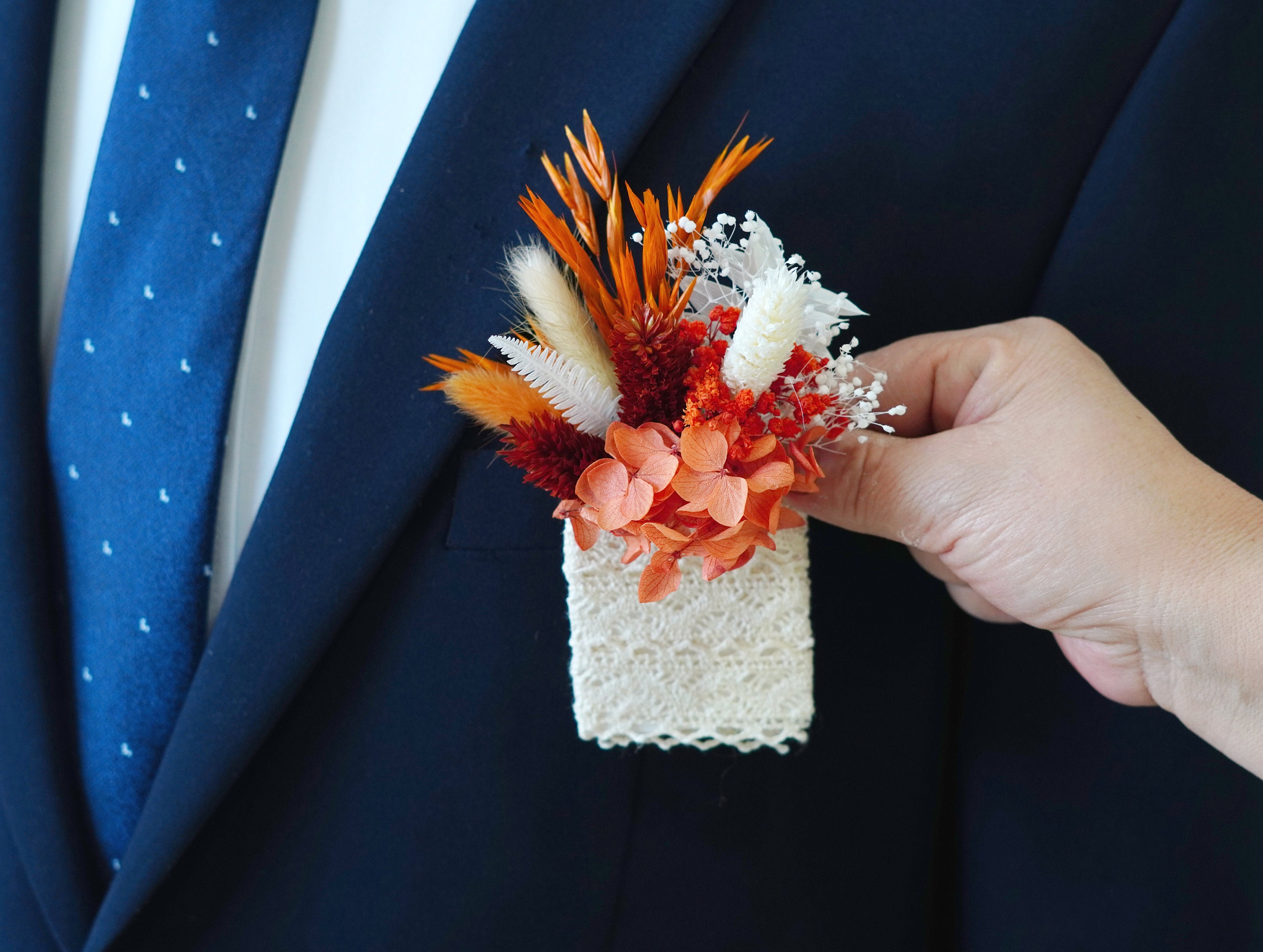 4 Boutonnieres Viola Con Fiori Finti Per Uomo – Spilla Da Taschino Per Matrimonio, Cerimonie E Ballo Di Fine Anno