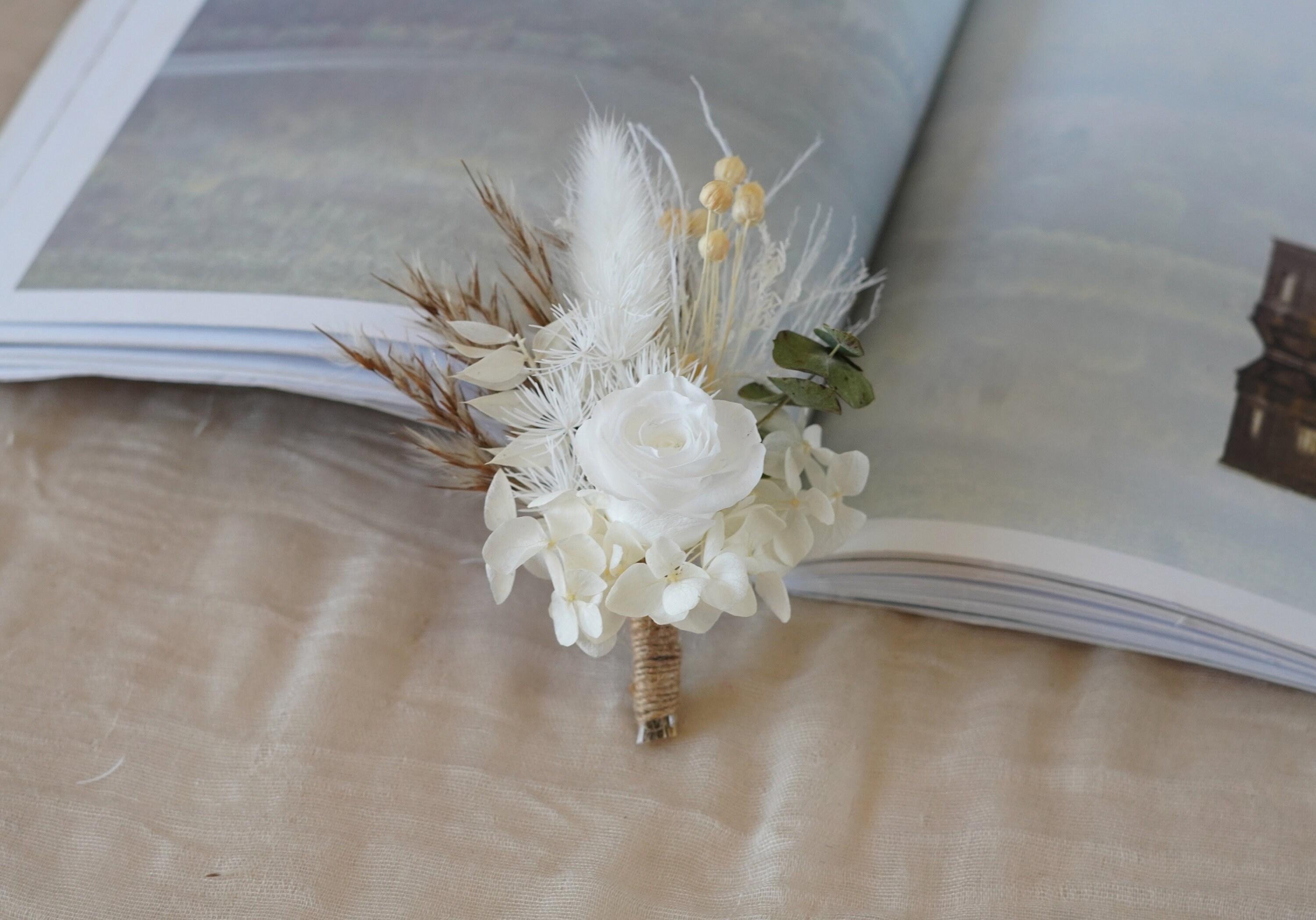 BESSVWELL 6 fiori all'occhiello per matrimonio, corpetto con bottoni, fiori per matrimonio, fiori bianchi, fiori artificiali, corpetto per asole, corpetto per sposo, uomo, abito da sposa da donna