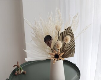 Preserved flowers Palm spear Dried flower bouquet,natural home decor,dried flowers,natural flower decor,Flower Arrangement,Small Centerpiece