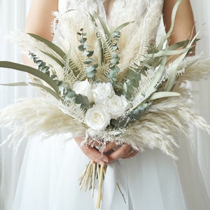 Konservierte weiße Rosen & Eukalyptus Pampasgras Hochzeitsstrauß Getrockneter Brautstrauß / Trockenblumenhochzeit, rustikale Boho Bräute, Brautjungfer Strauß