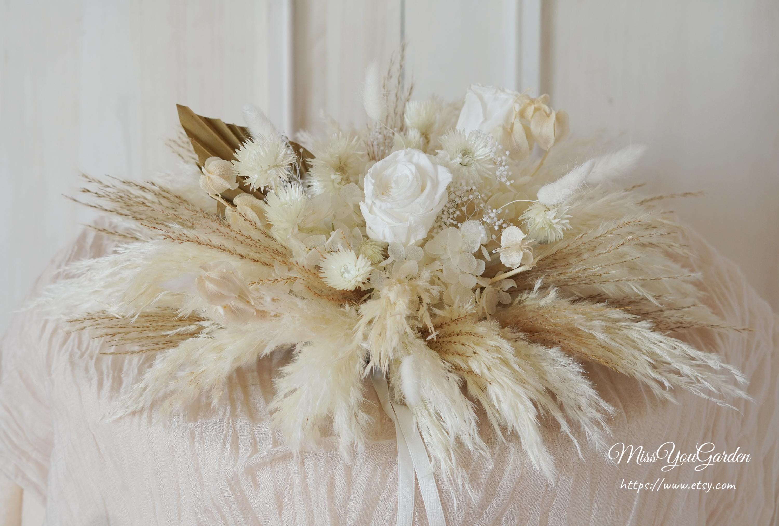 Pampss grass white rose centerpiece,Preserved Flower Swag Backdrop,pampas Flower arbor,Bohemian Wedding Centerpieces,30 cm*18 cm*15 cm