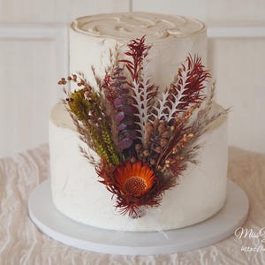 バーントオレンジデイジーケーキトッパー プリザーブドフラワーケーキトッパー - ケーキトッパー、ドライフラワーケーキトッパー、パンパスグラスドライフラワーケーキトッパー