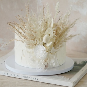 Topper per torta con fiori di rosa conservati bianchi naturali, Topper per torta con fiori secchi, Topper per torta con fiori secchi, Topper per torta con fiori secchi di erba della Pampa