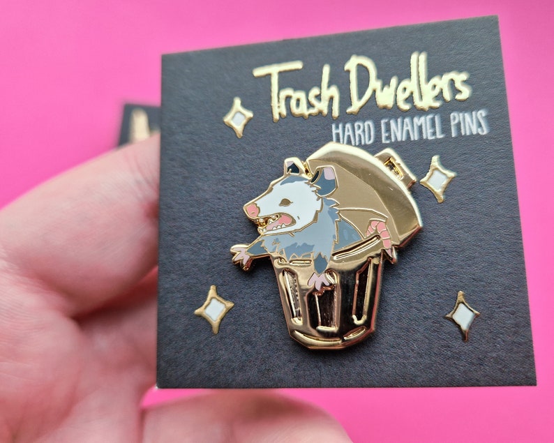 Possum Hard Enamel Pin Set Kragen Pins Trash Dwellers Vergoldet Possum In Trashcan