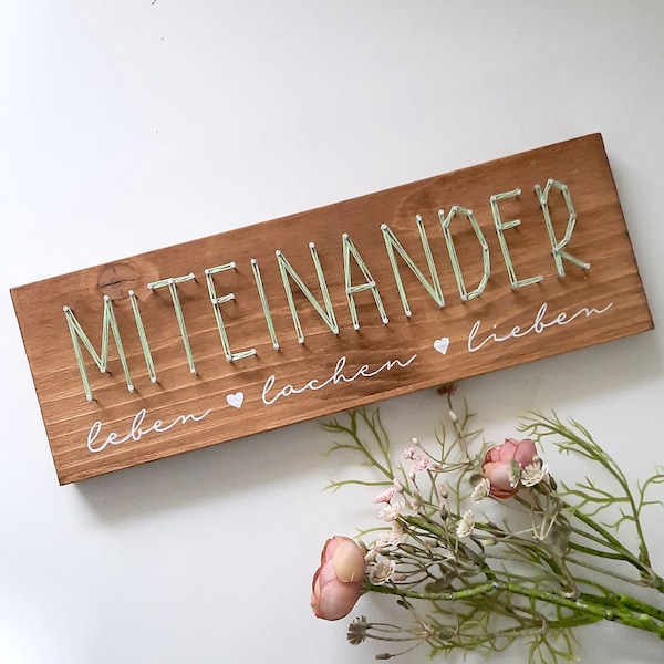 Fadenbild "Miteinander – Leben, Lachen, Lieben" – Ein einzigartiges Geschenk auf Holz für besondere Anlässe