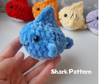 Virkat nyckelringsmönster med babyhaj, virkade biltillbehör, amigurumi med spegelberlock, havsdjur, alla hjärtans dag-present. Enkelt virkat leksaksmönster.
