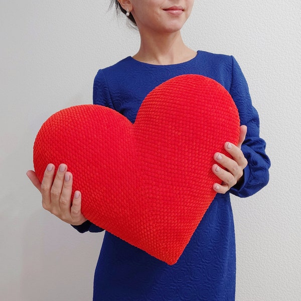 CROCHET HEART PILLOW pattern, Big plush red heart amigurumi,  Valentine's day gift, Plush crochet toys