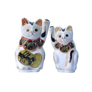 Vintage Hariko Maneki Neko Cat - Japanese Paper Mâché Lucky Cat Figurine for Prosperity & Good Fortune - Japanese Beckoning Cat