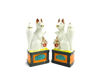 アンティークな日本の稲荷土人形 - 古民芸品の守護狐人形、緑青のある