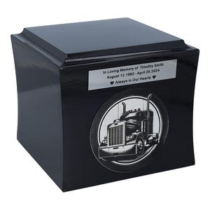 Houten urn voor de chauffeur Urn met vrachtwagenmotief Trucker Memorial-urn Vrachtvervoerder Urn Chauffeursurn voor lange afstanden Houten kist Trucking Tribute Urn