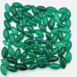 Cabochon marquise en onyx vert : pierre précieuse naturelle pour la fabrication de bijoux