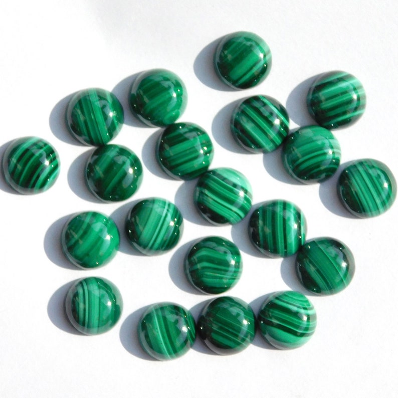 Semi precious GemstonesCabs. 10 PCs 8x8 mm Round Natural Malachite Cabochon Loose Gemstone Back Side Flat Stones